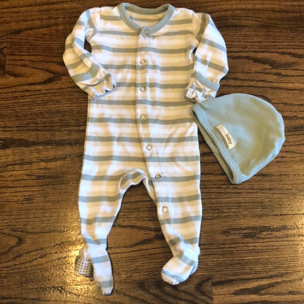 L’ovedbaby Onesie and Hat